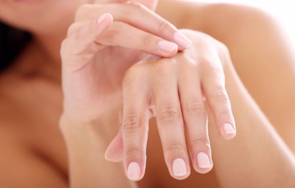 Before and after Radiesse hands restore volume eliminate visible veins Radiesse hands before and after results dorsal rejuvenation visible veins