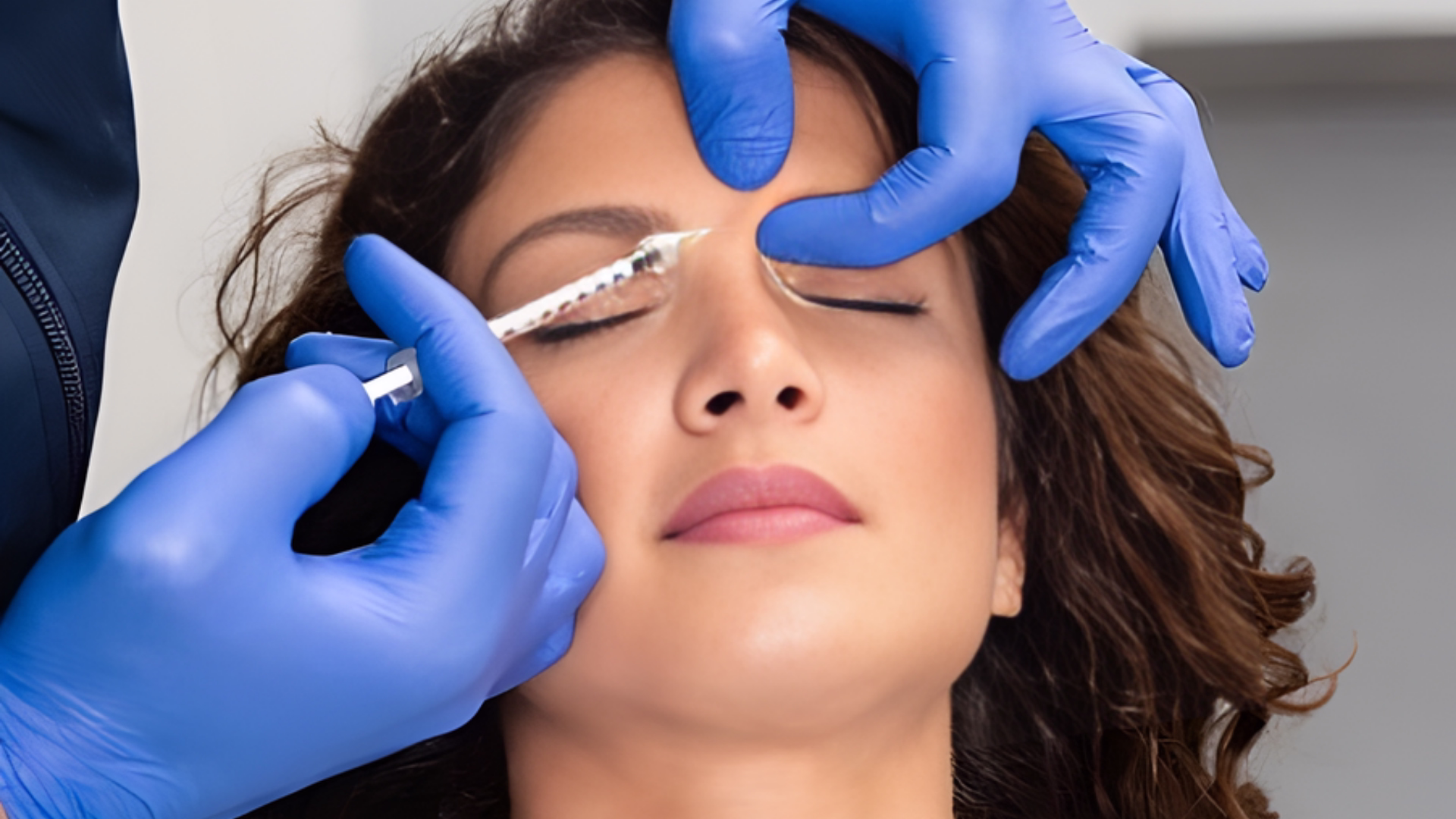 ¿Cansado de Parecer Siempre Enojado? Toxina botulínica para líneas del entrecejo en Bogotá | Dra. Tatiana Leal