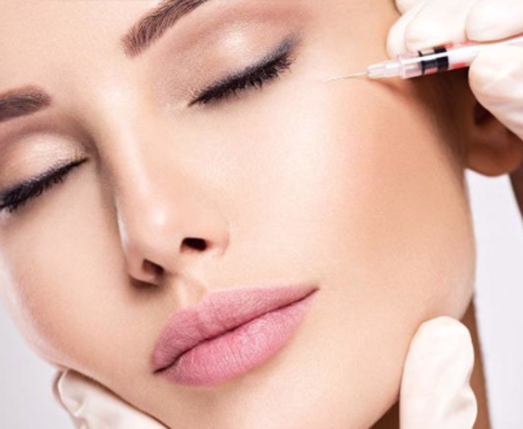 Treatment of crow's feet with botulinum toxin in Bogotá